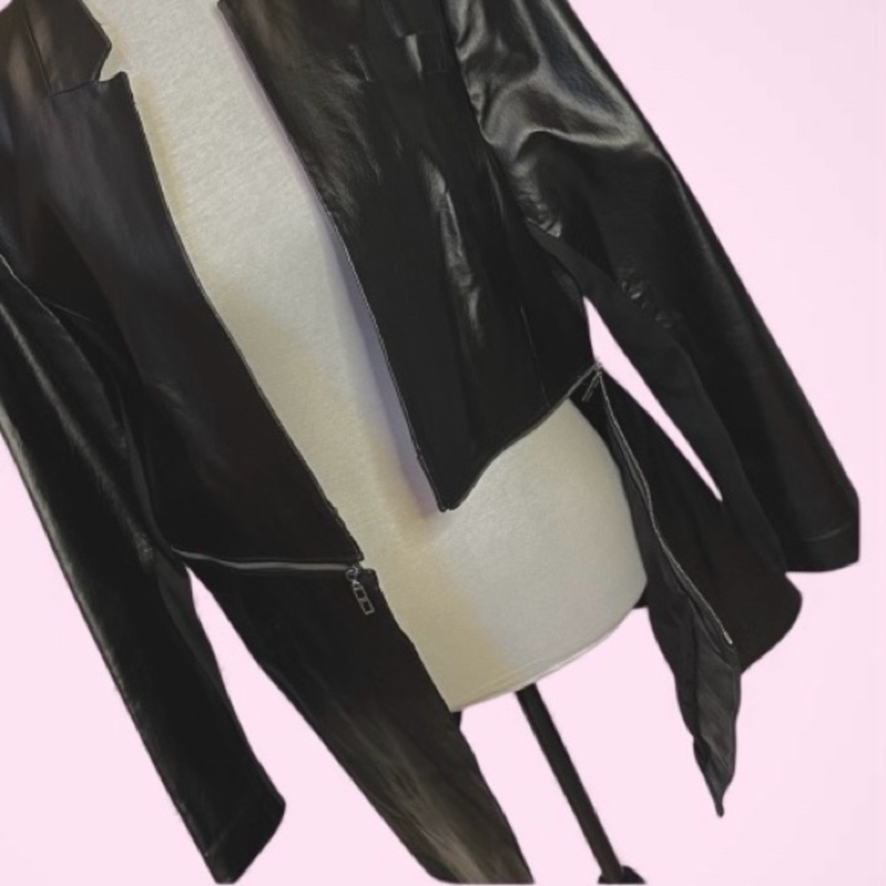 NWT Guillaume Women’s Leather Jacket Size L Black 2-in-1 Sleek Versatile Style! - Picture 5 of 10